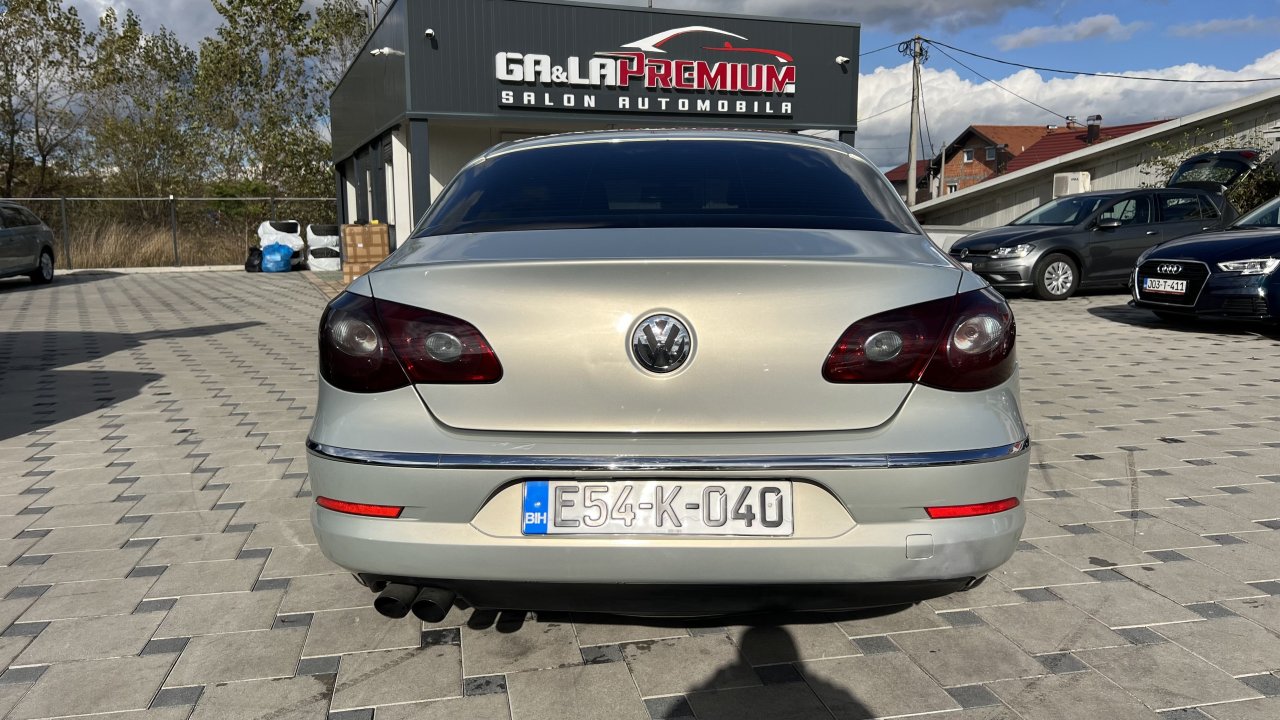 Automobil