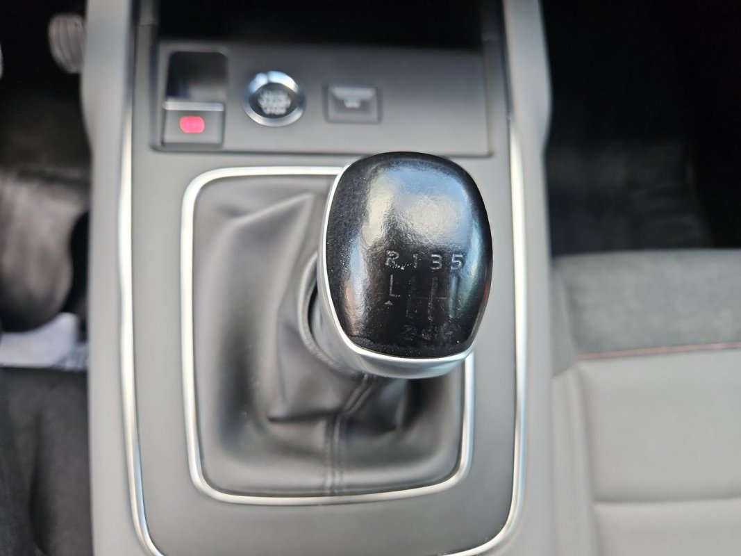 Automobil