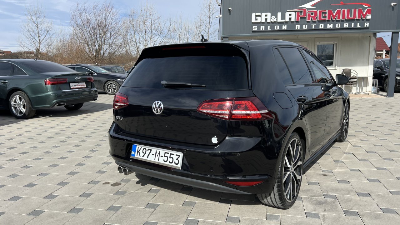 Automobil