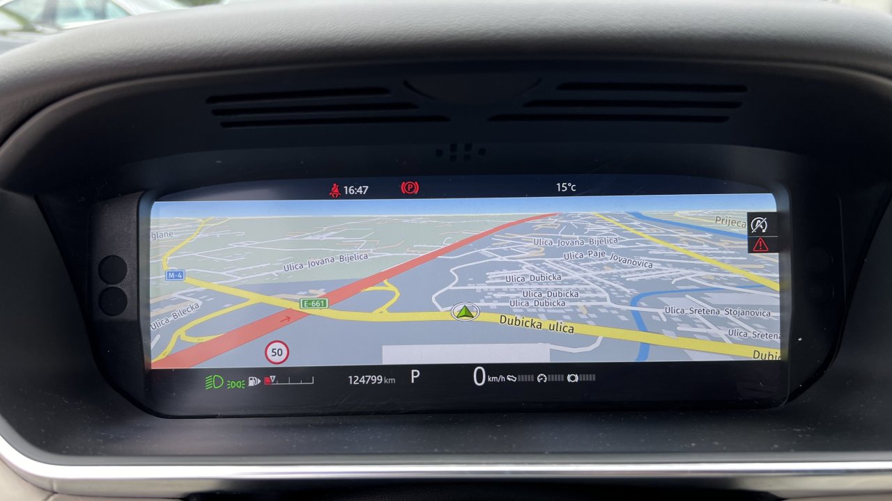 Automobil