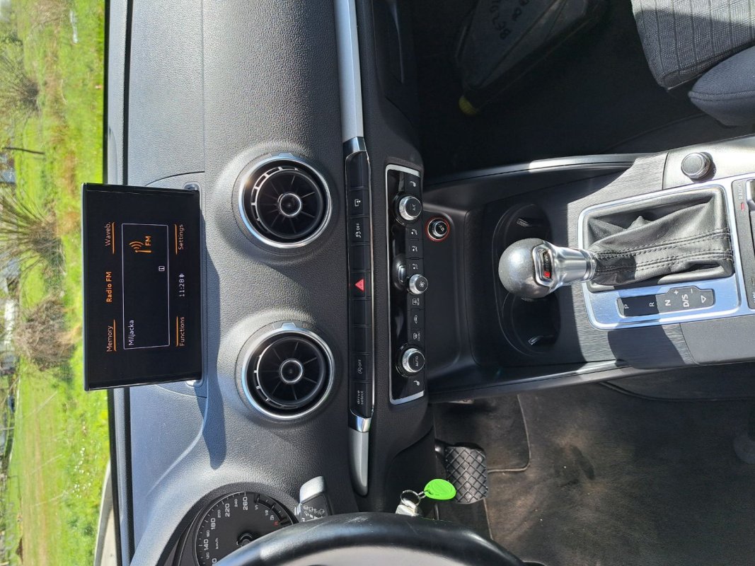 Automobil