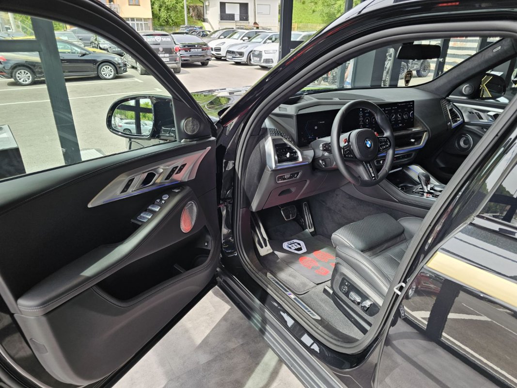 Automobil