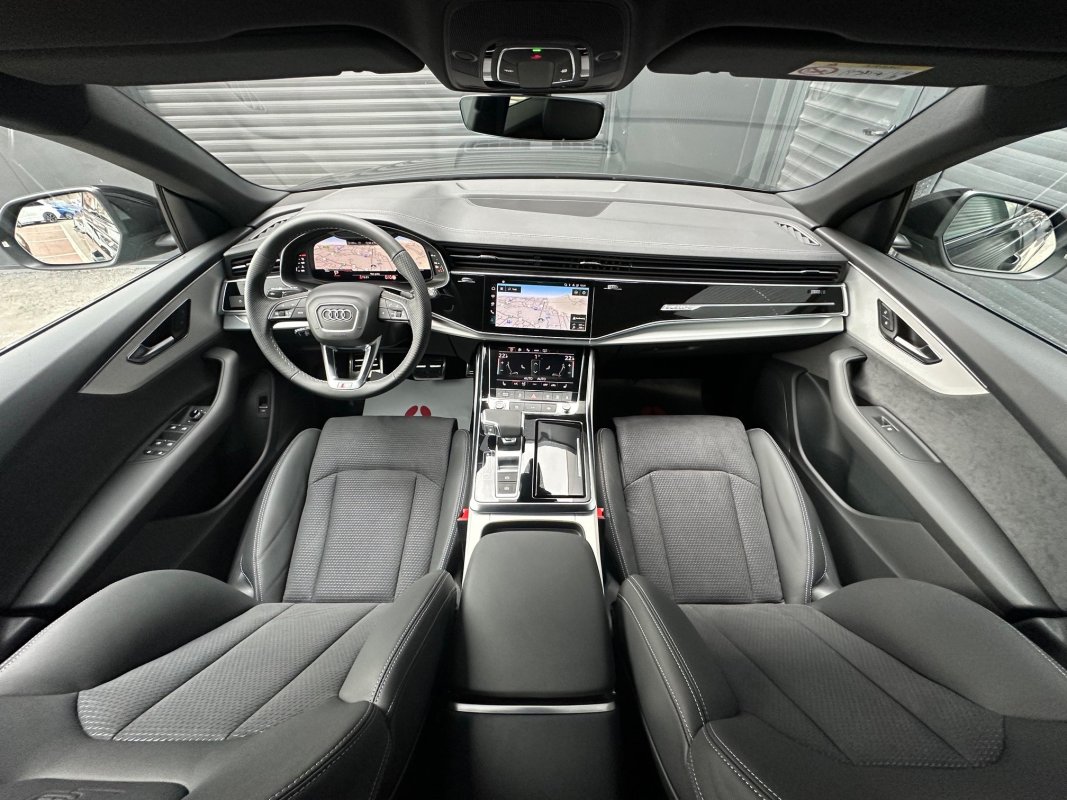 Automobil