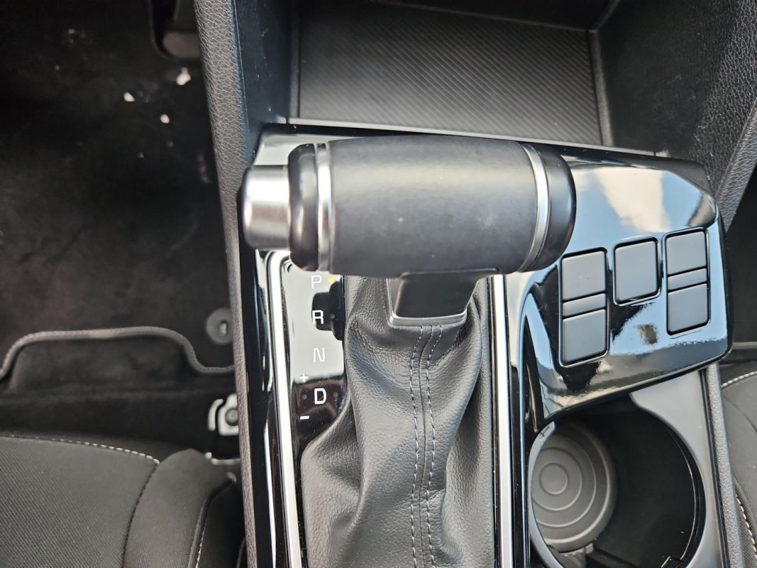 Automobil