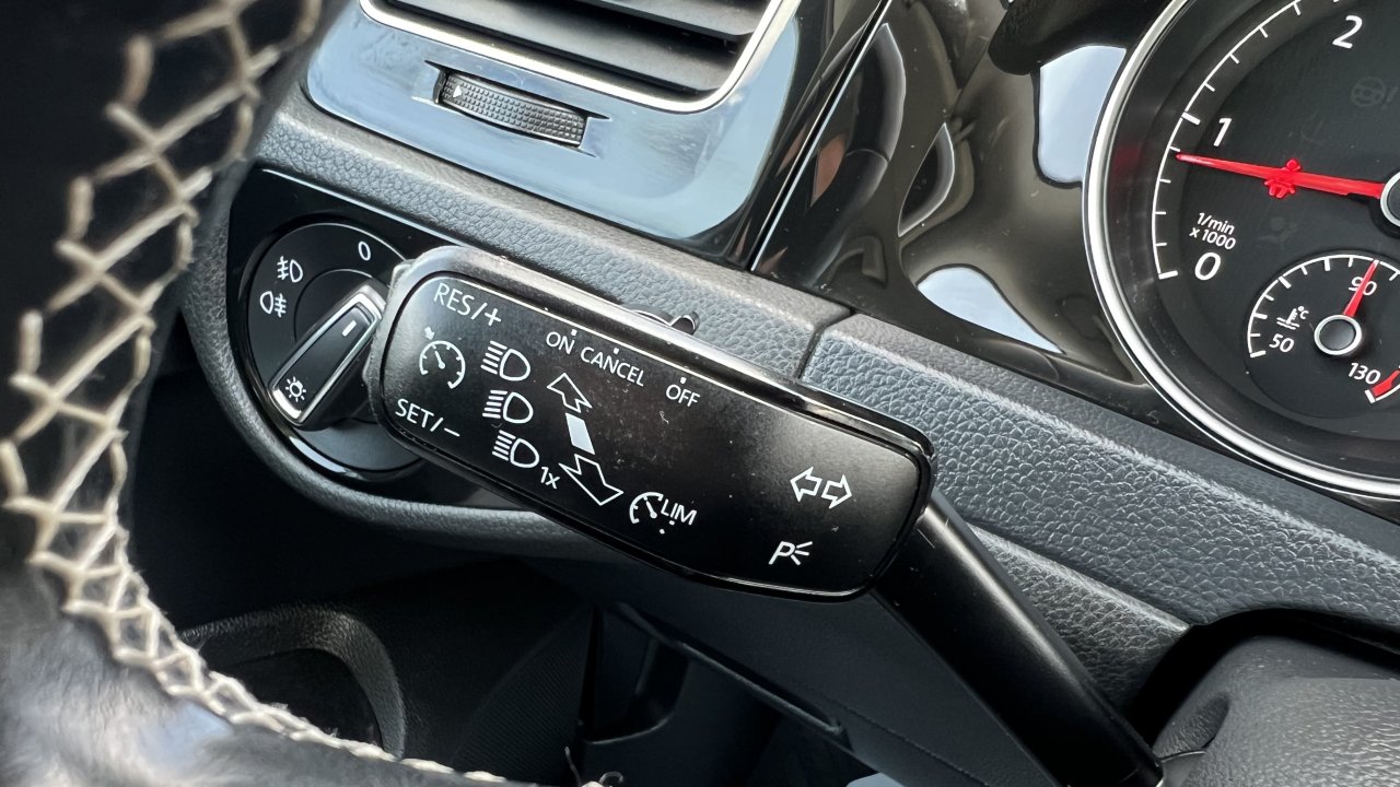 Automobil