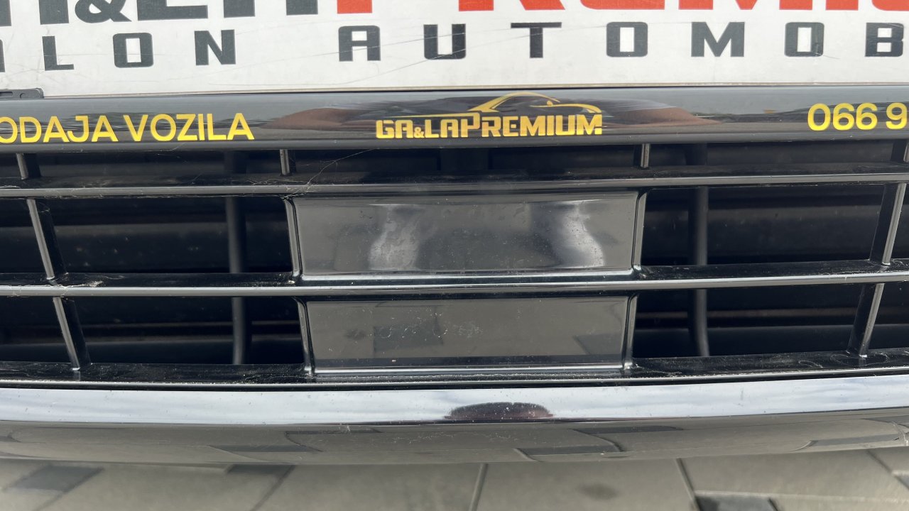 Automobil
