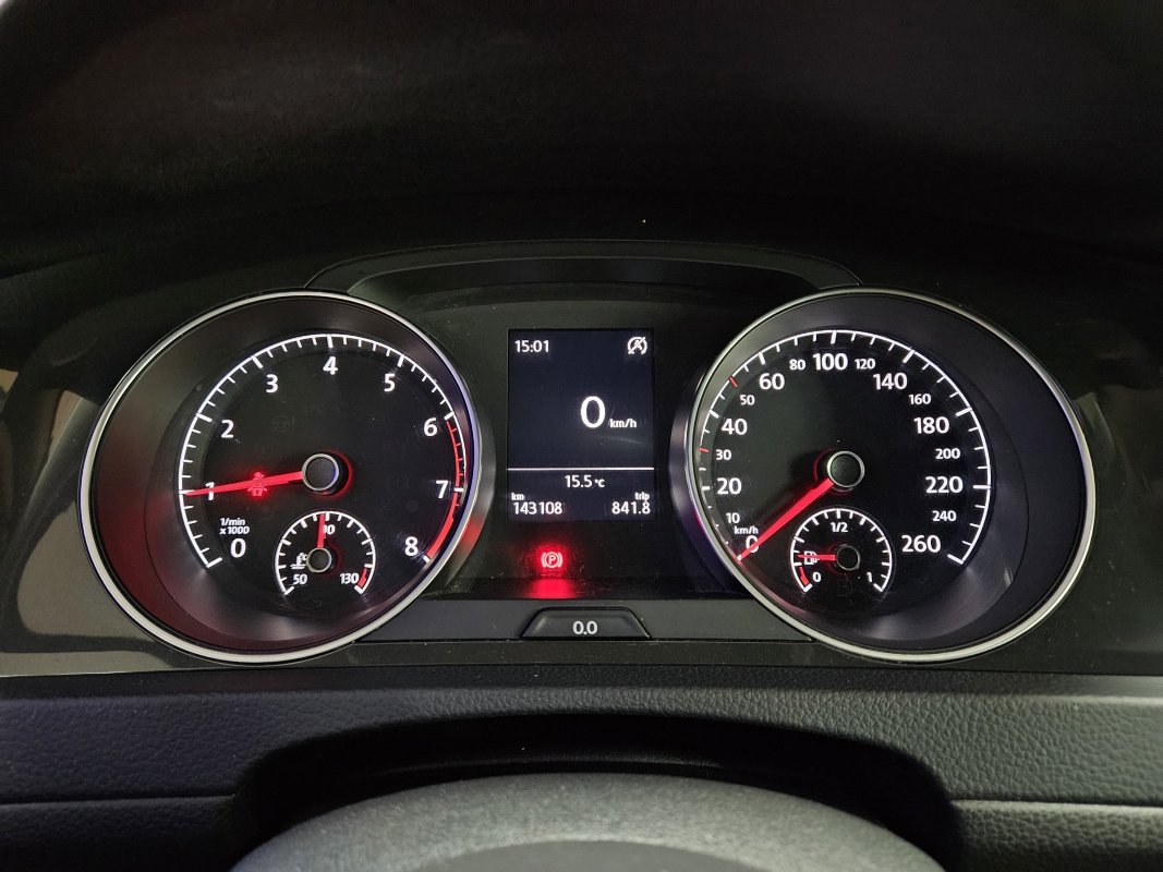 Automobil