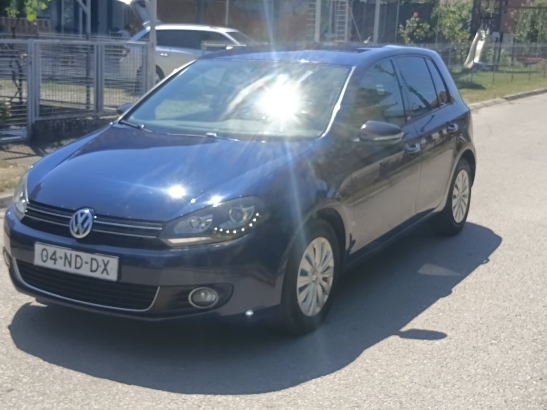 Automobil