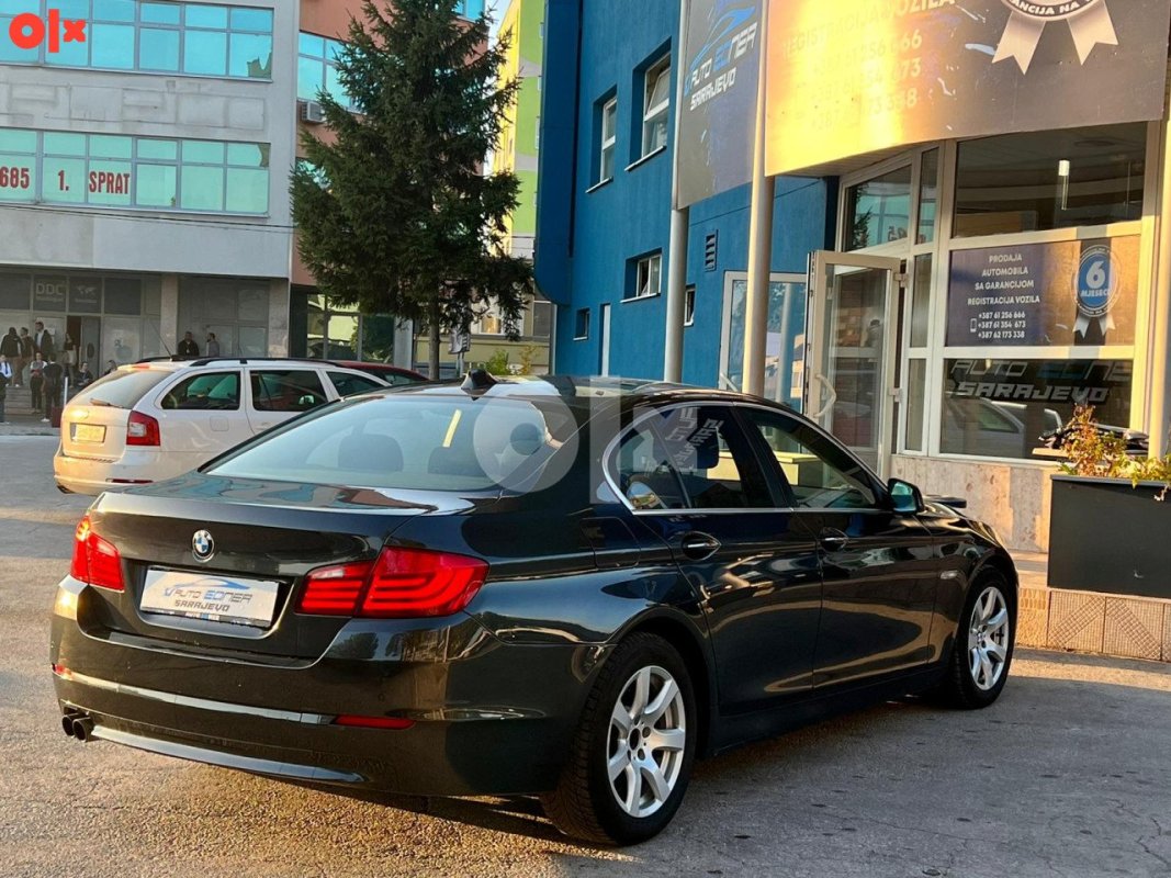 Automobil