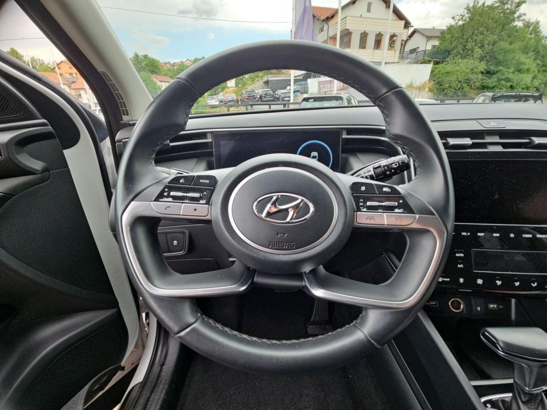 Automobil