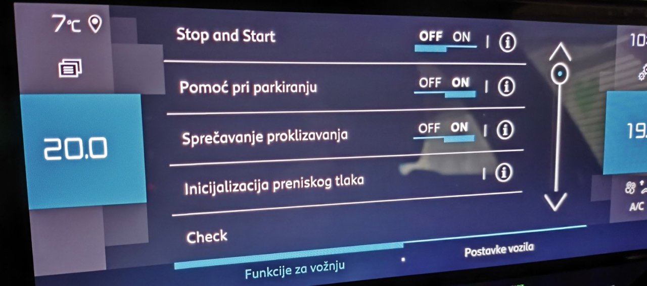 Automobil