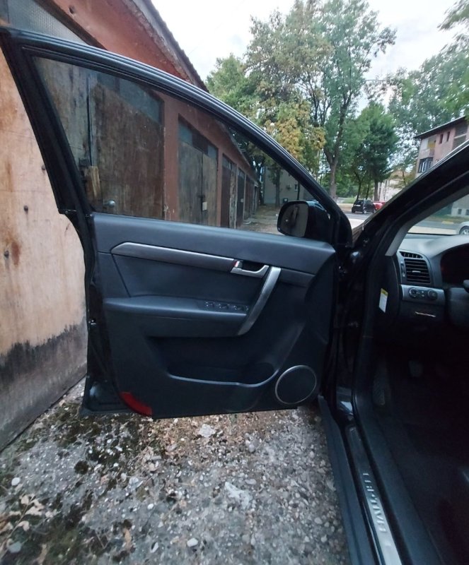 Automobil