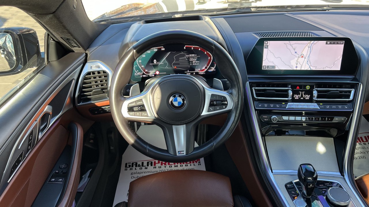 Automobil