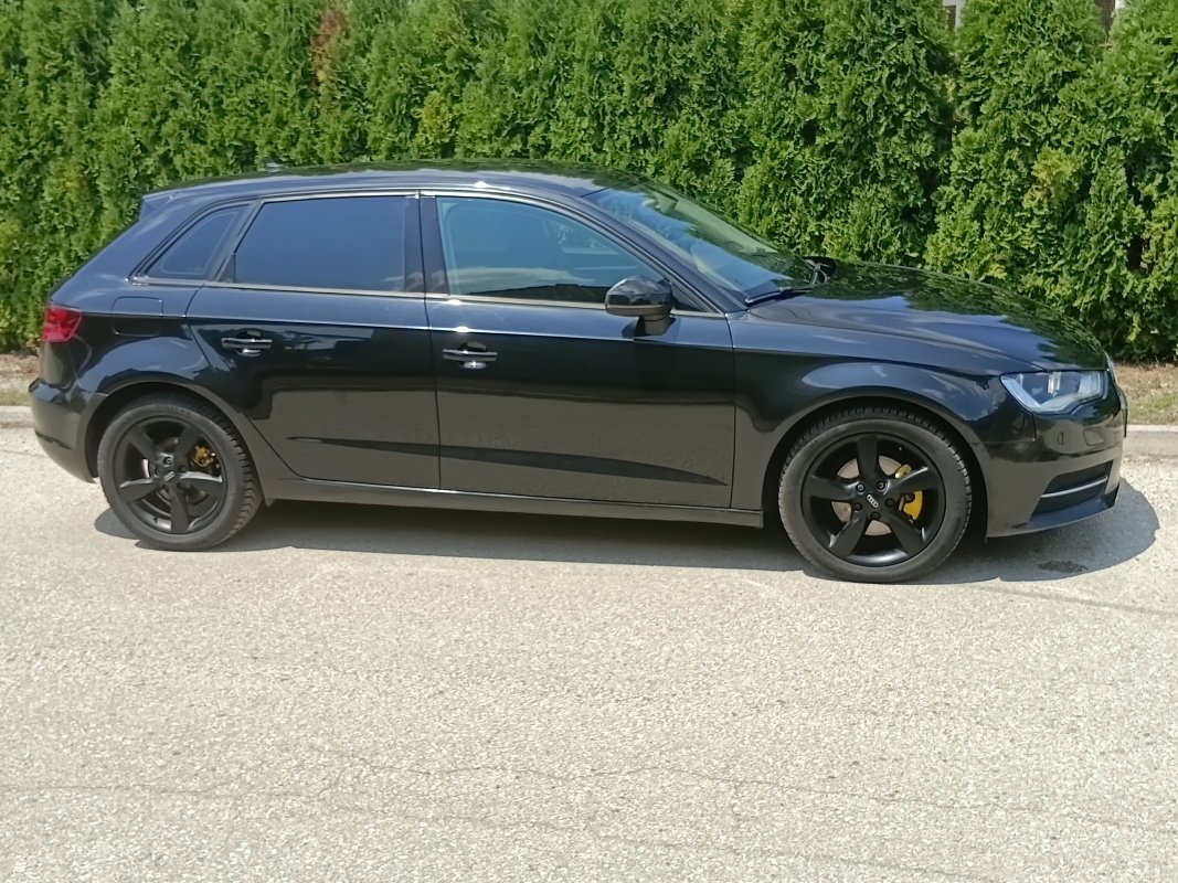 Automobil