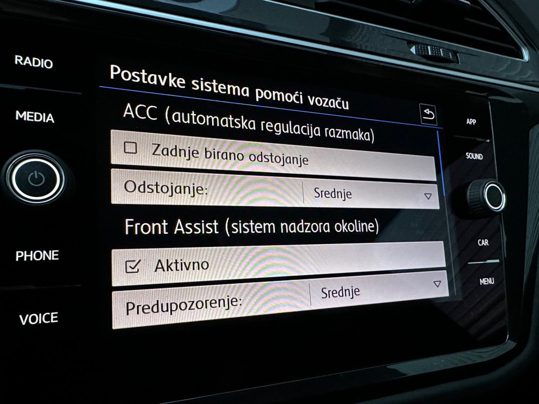 Automobil