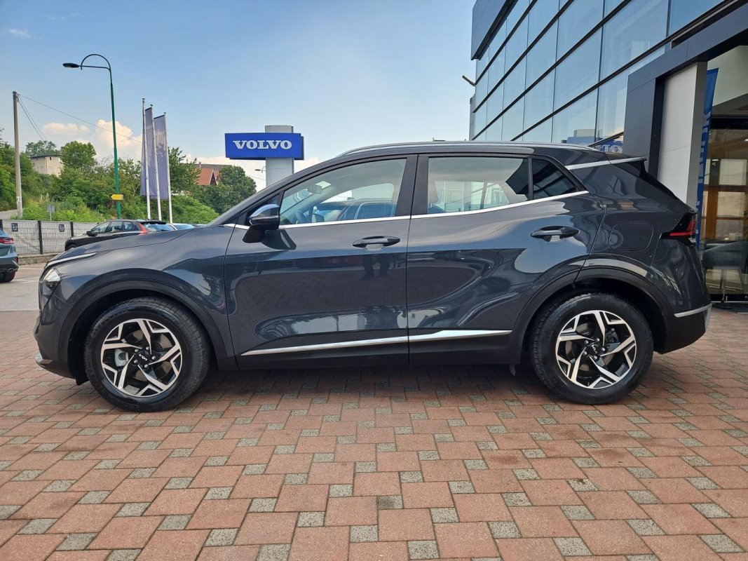 Automobil