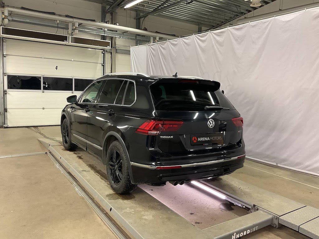 Automobil