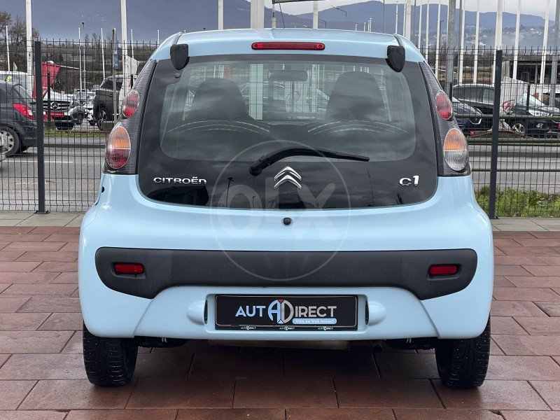 Automobil