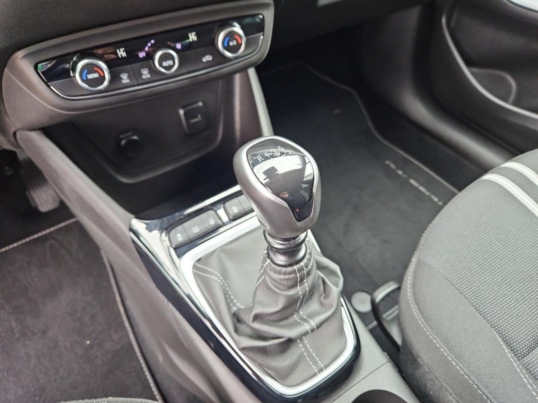 Automobil
