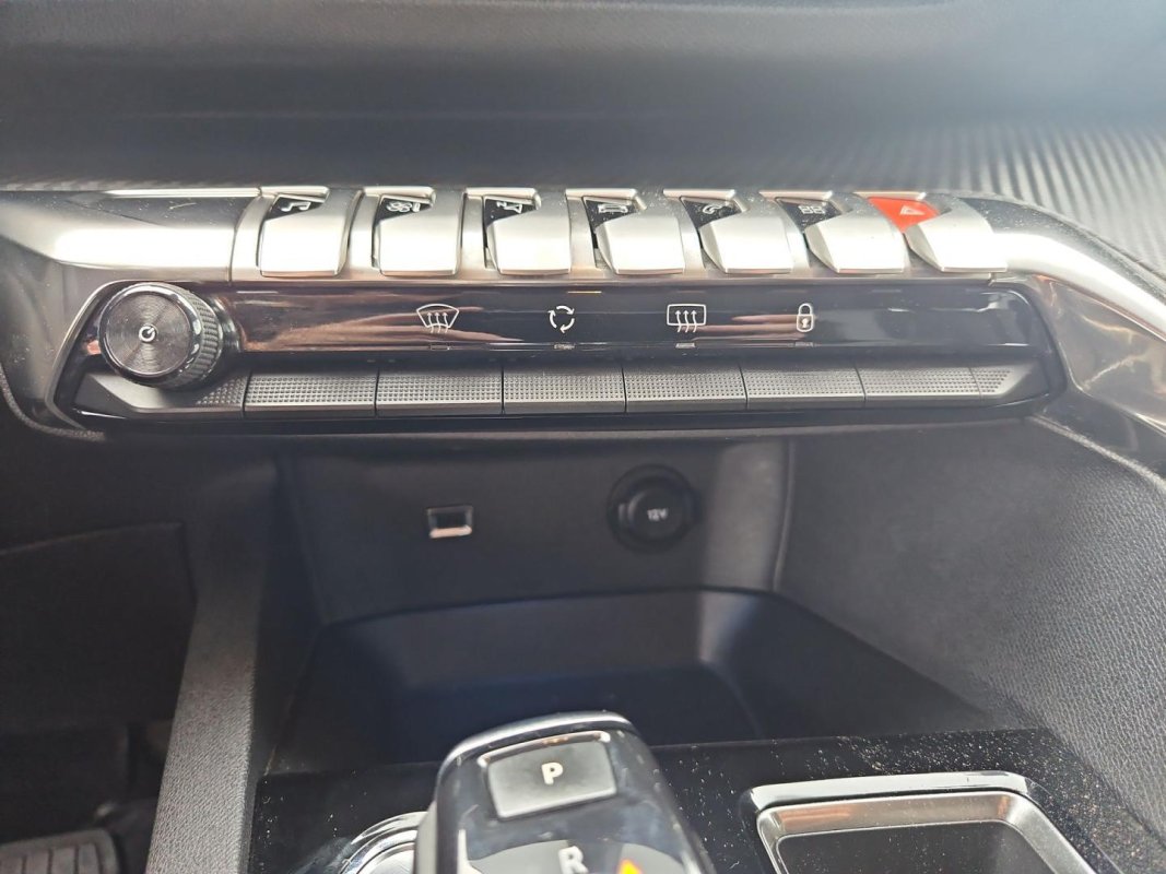 Automobil