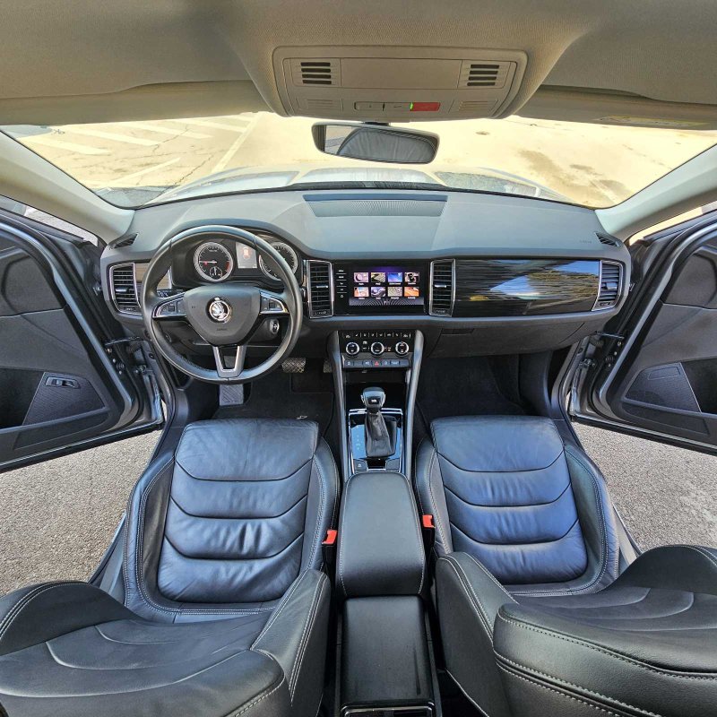 Automobil