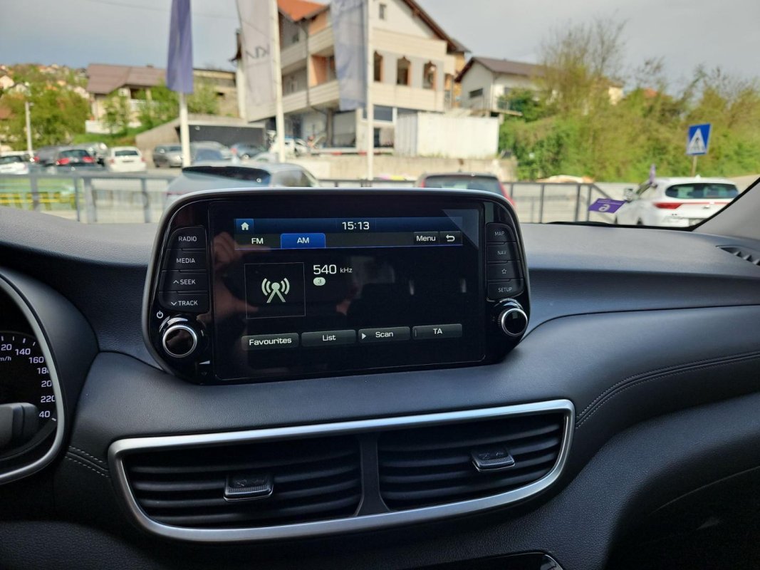Automobil