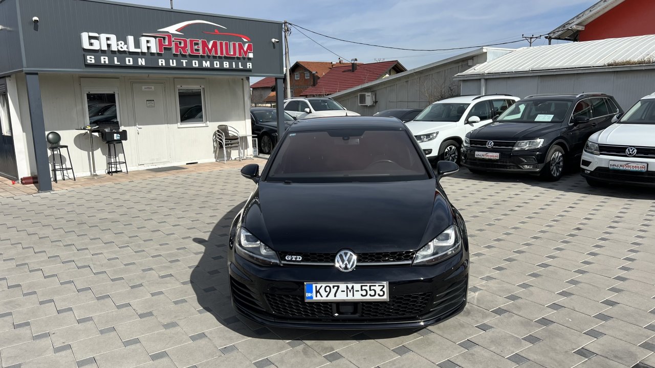 Automobil