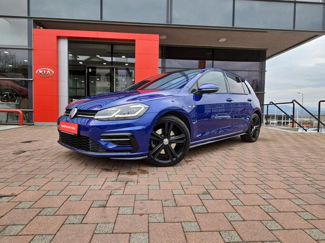 Automobil