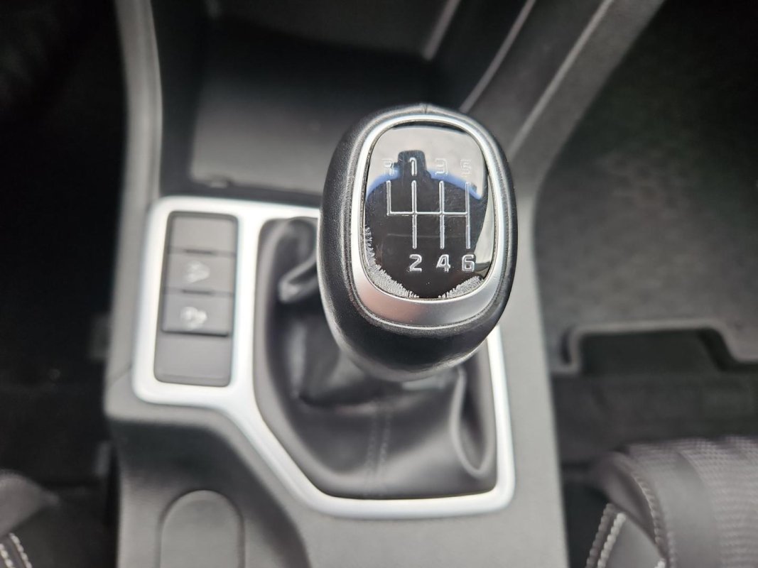 Automobil
