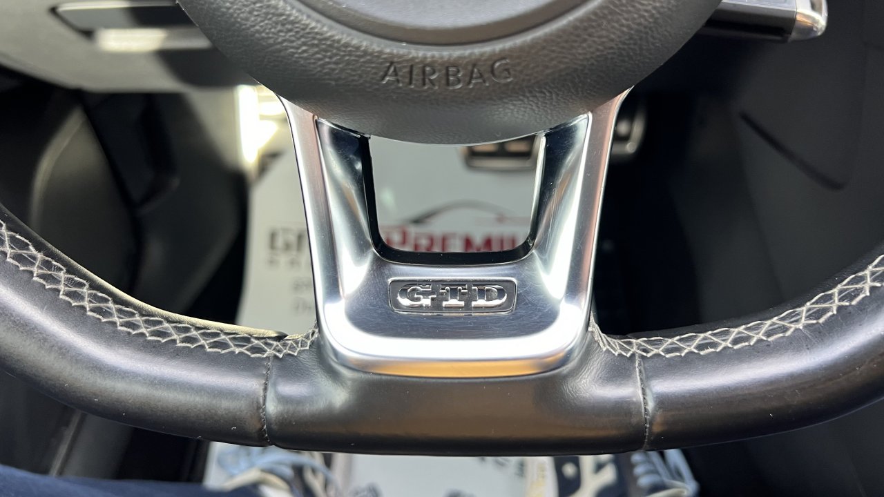 Automobil