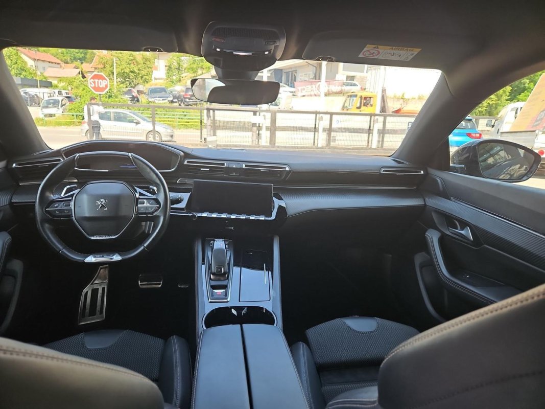 Automobil