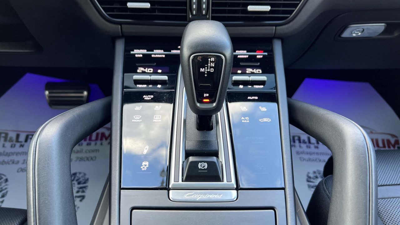 Automobil
