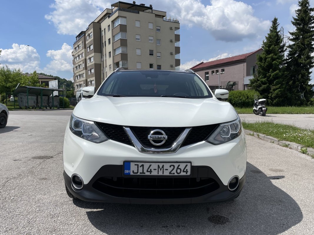 Automobil