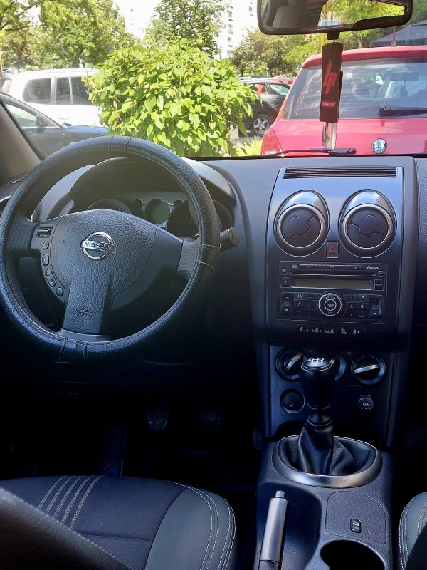 Automobil