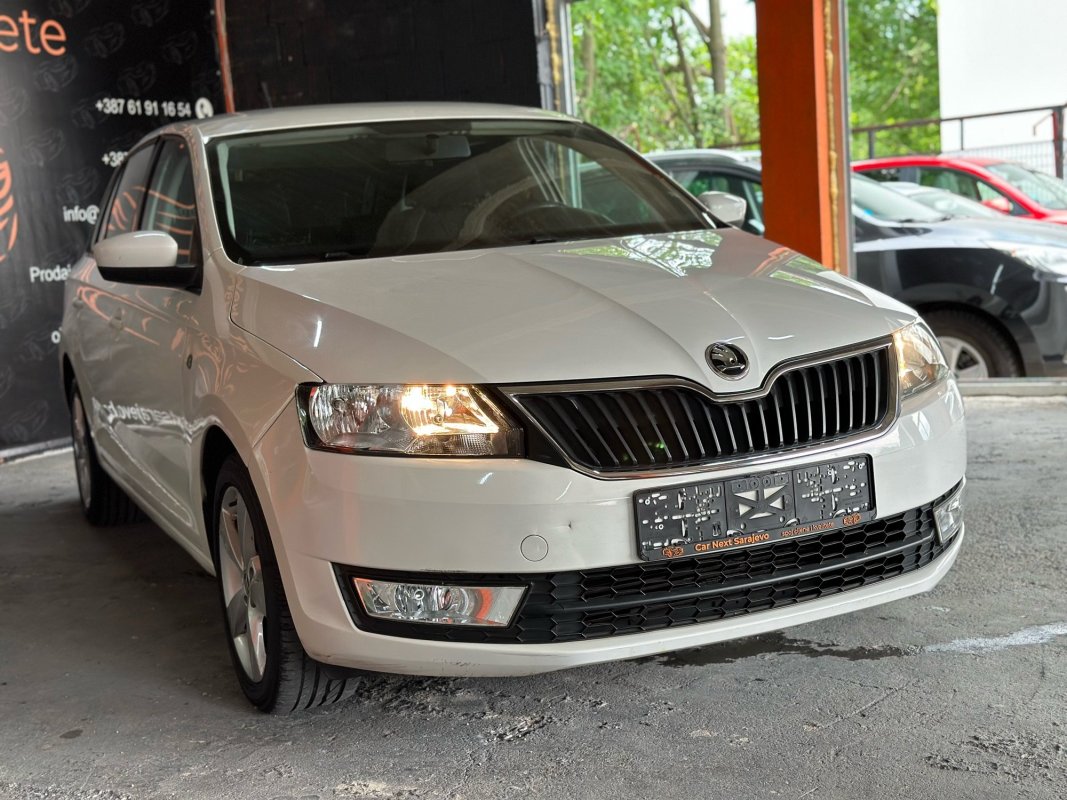 Automobil