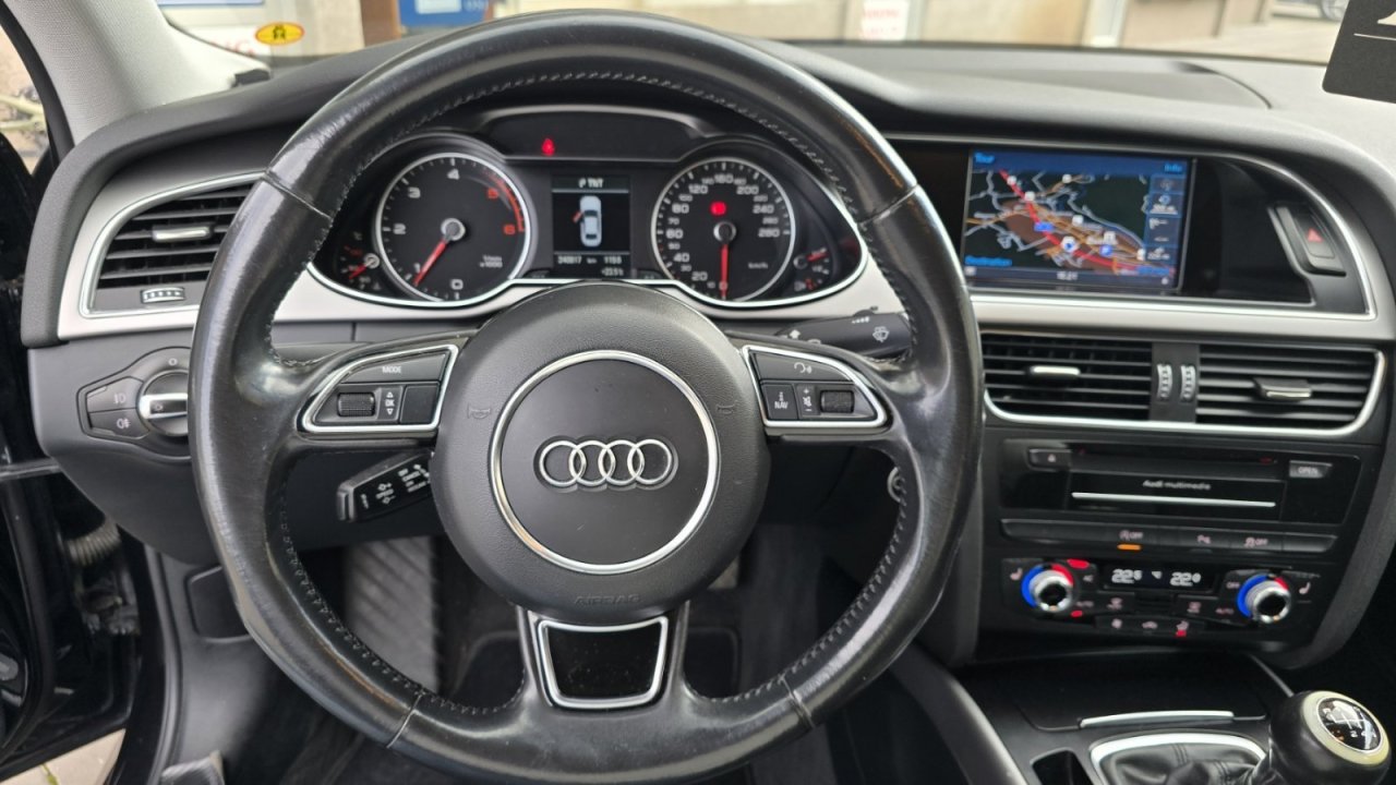 Automobil