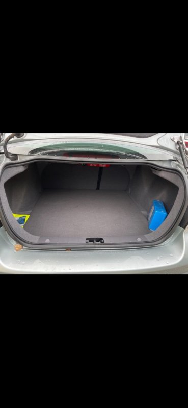 Automobil