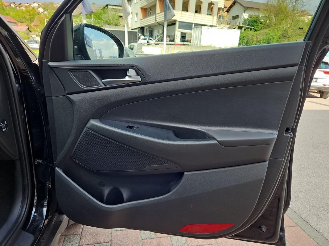Automobil