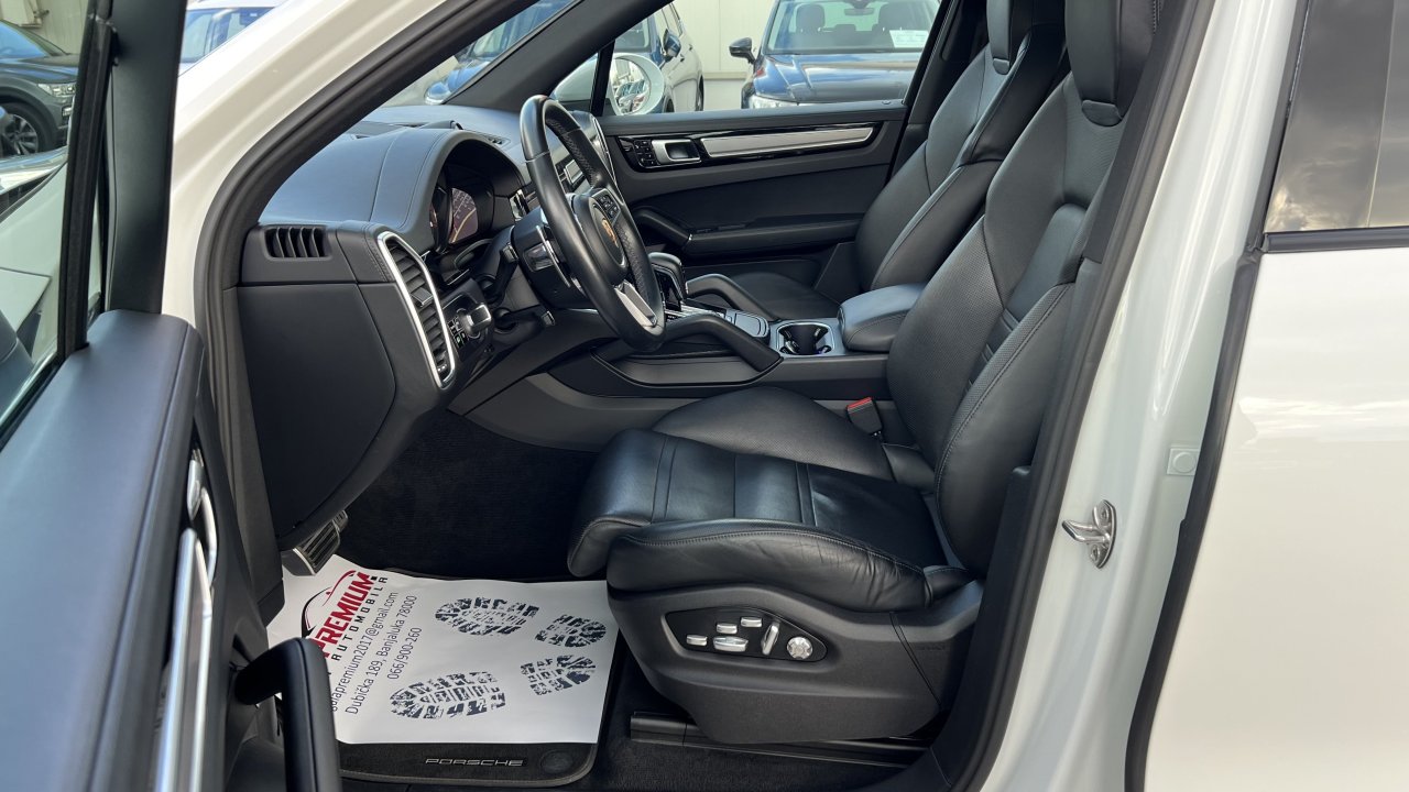 Automobil