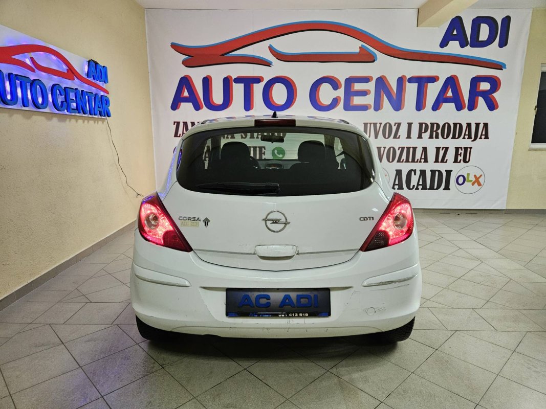 Automobil