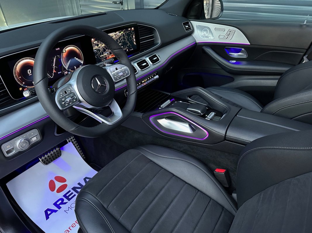 Automobil