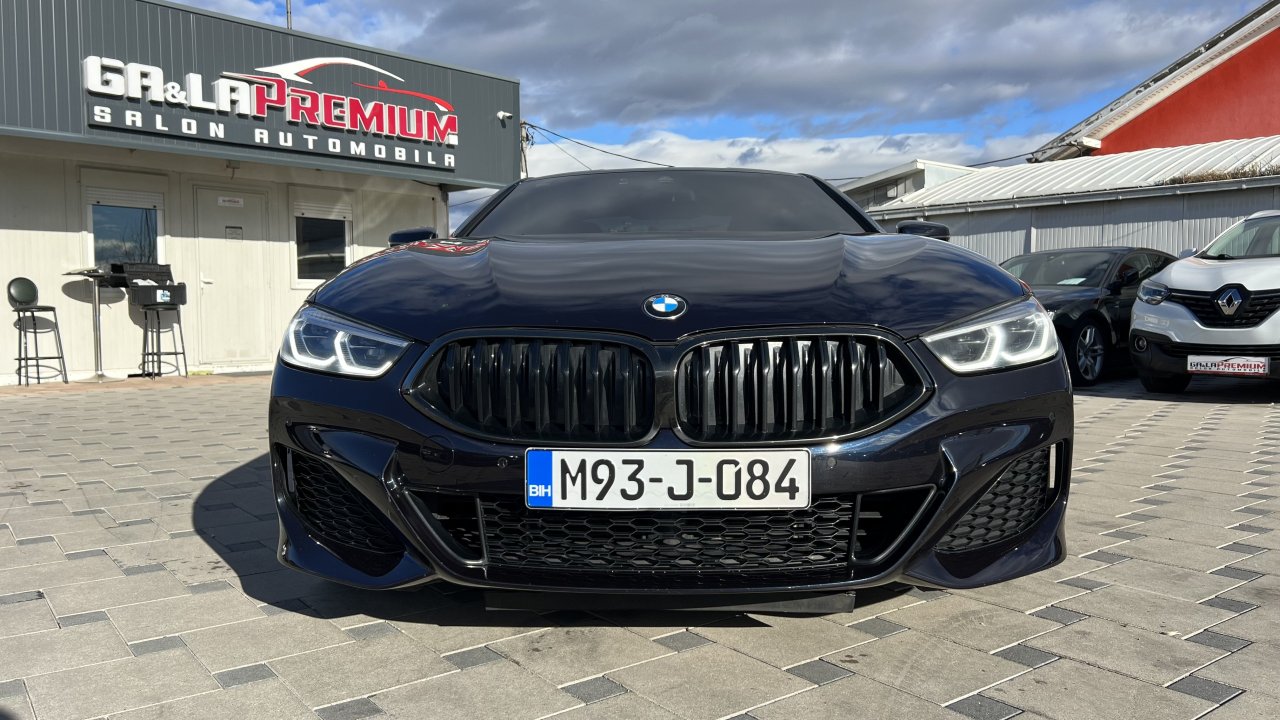 Automobil
