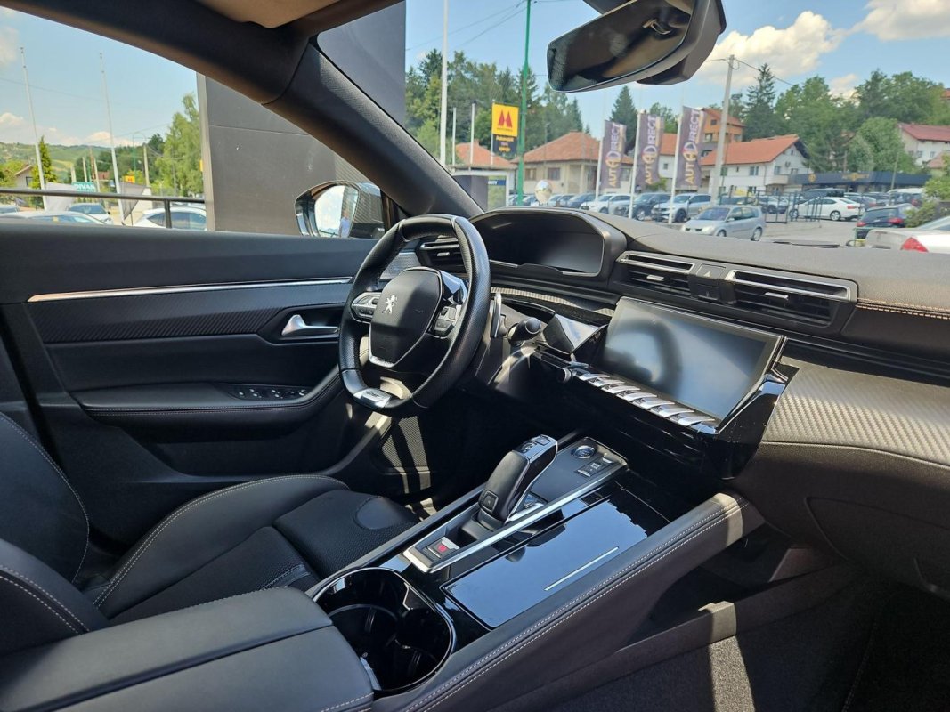 Automobil