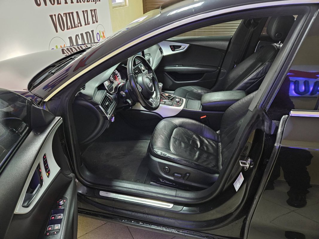 Automobil