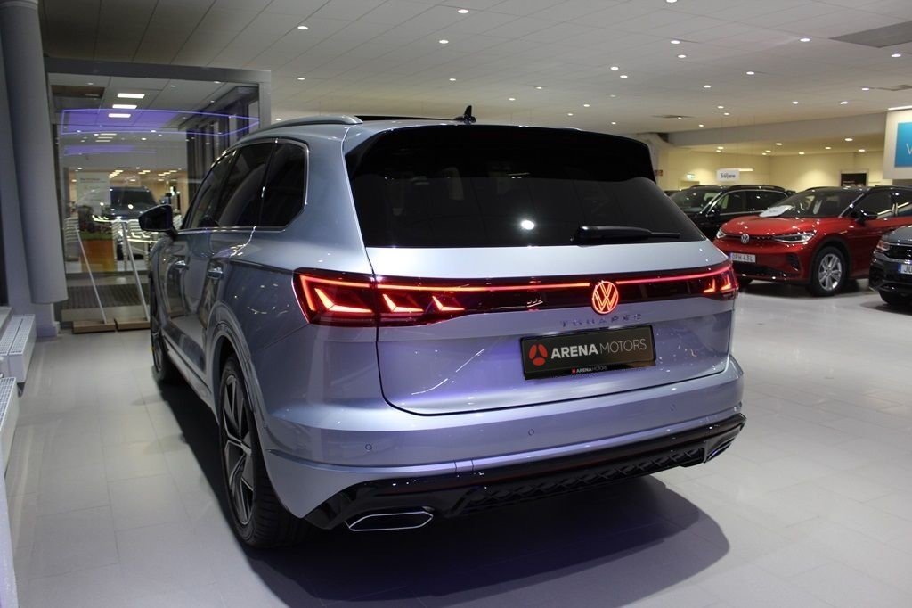 Automobil