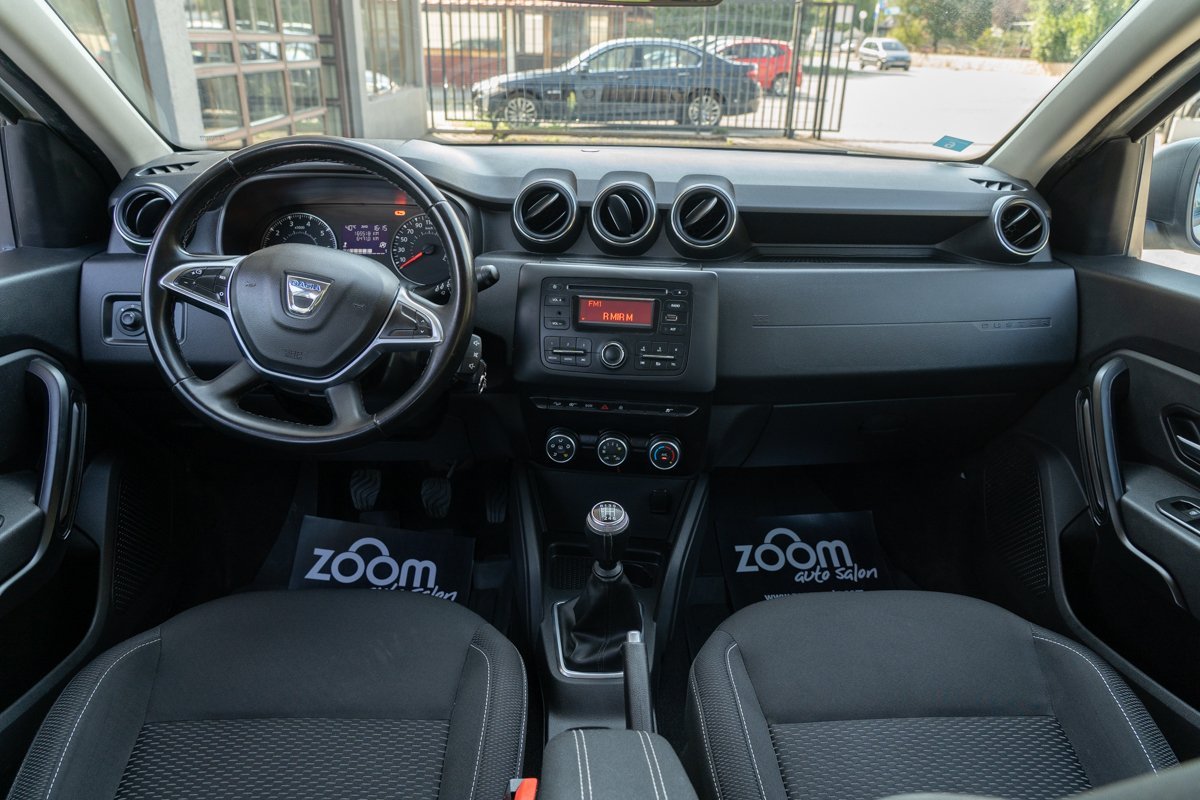 Automobil
