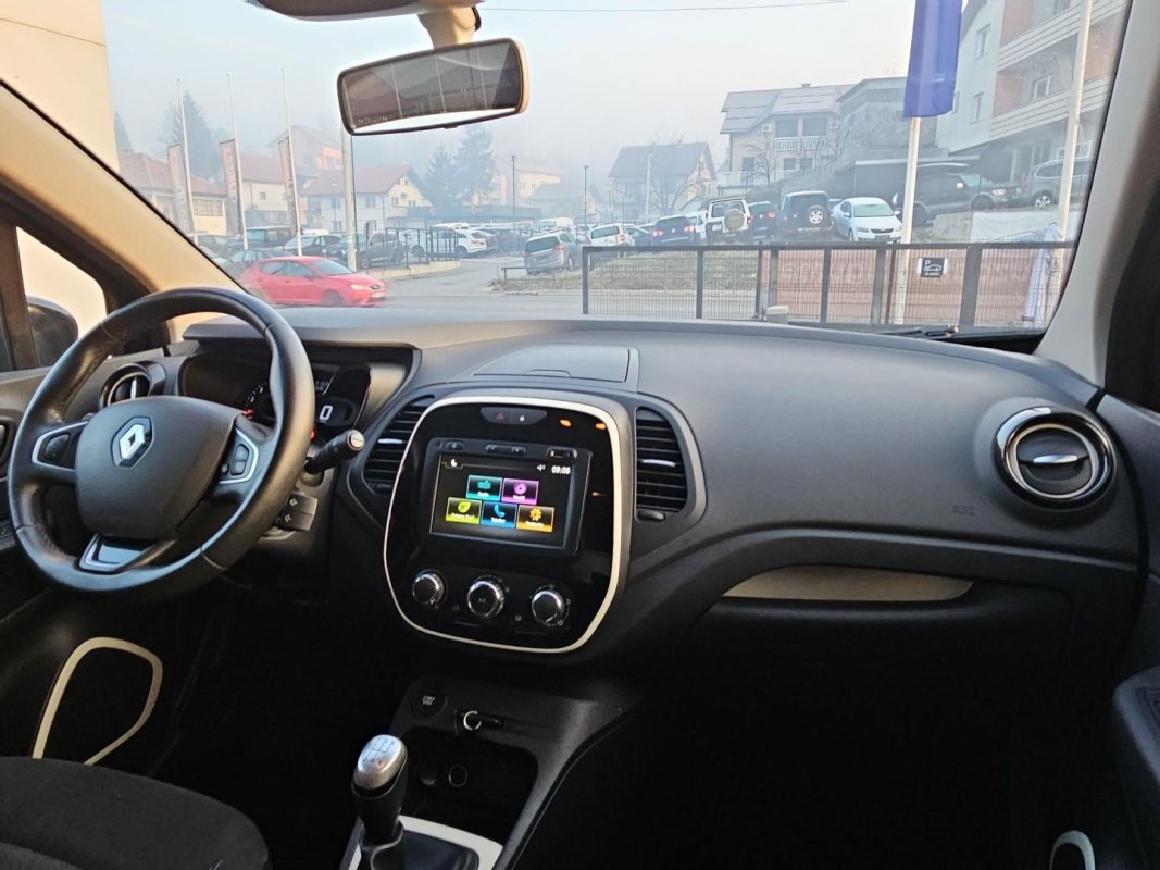 Automobil
