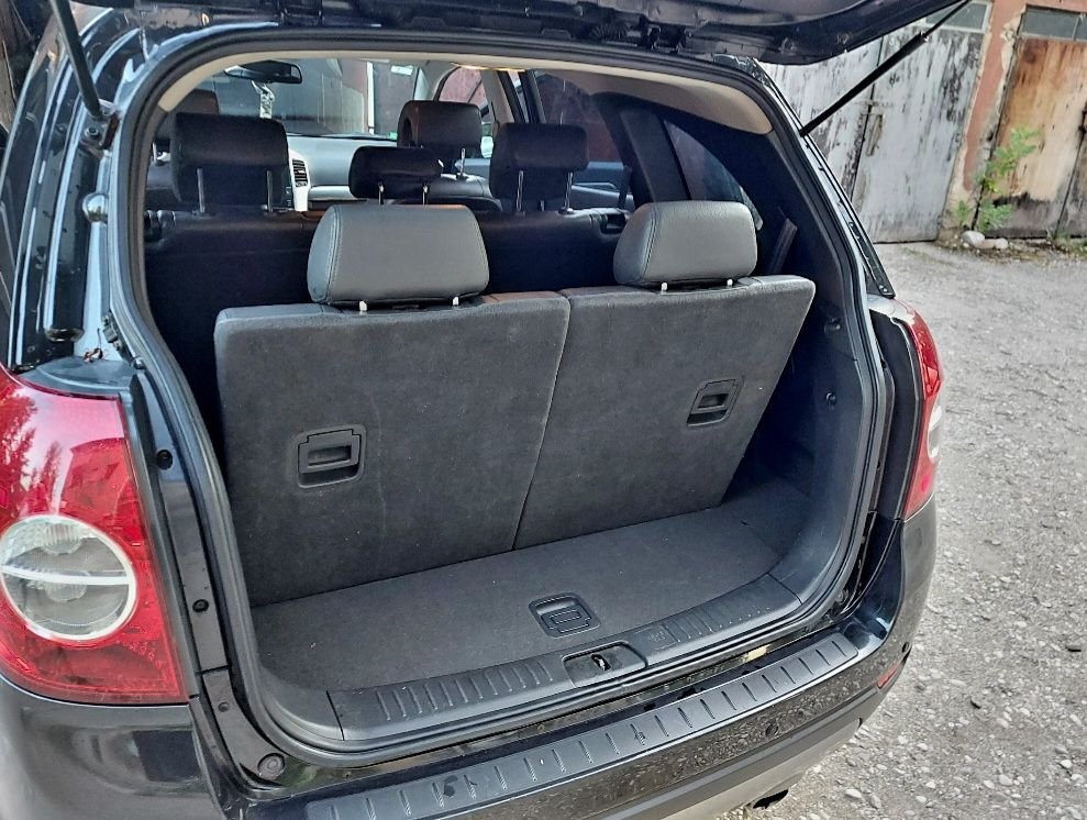 Automobil