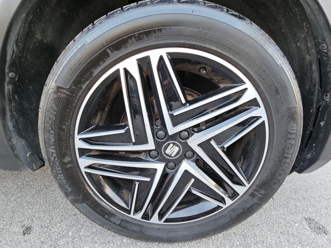 Automobil