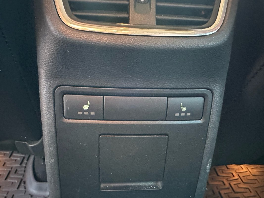 Automobil